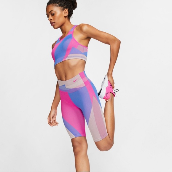 Nike Womens Icon Clash Set Bike Shorts and Top Sports Bra size small and medium - Picture 1 of 10
